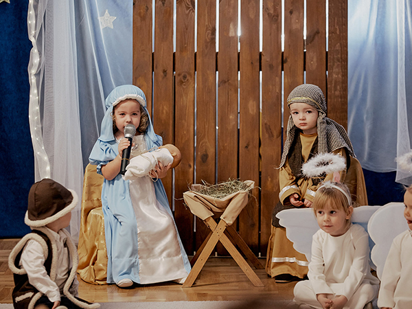 Dzieci uczestniczące w Jasełkach